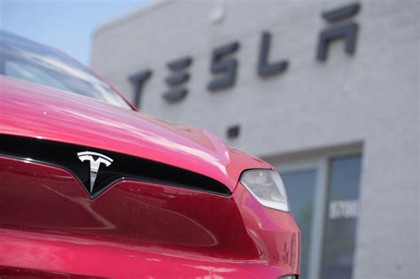 Tesla recalls over 120,000 cars over door risks